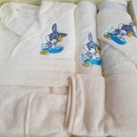 Set de baie cu halat si prosoape pentru copii 0- 2 ani Bugs Bunny Alb
